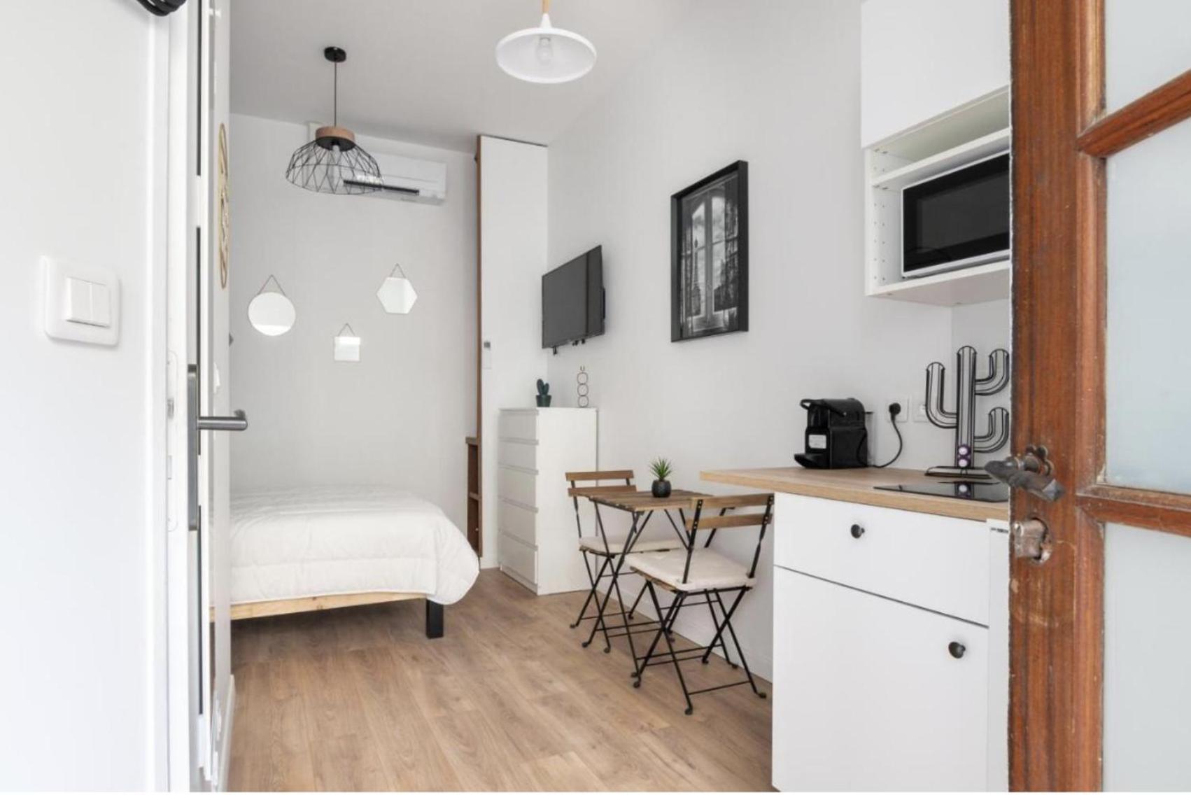 Great Studio Near The Eiffel Tower Париж Екстериор снимка